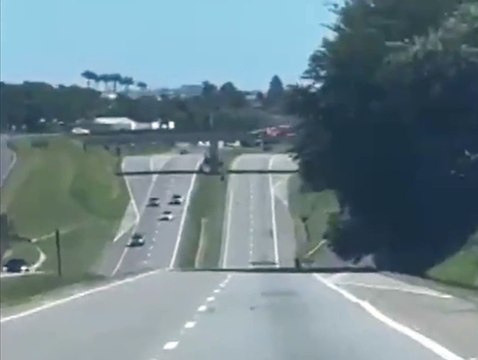 Avião faz pouso forçado em rodovia após pane no interior de SP