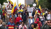 Cientos de miles protestaron en Colombia en la mayor manifestación contra Petro