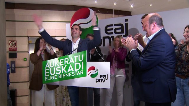 El PNV vence por la mínima a EH Bildu, con la que empata en escaños, y podrá reeditar Gobierno