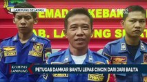 Dramatis! Petugas Damkar Bantu Lepas Cincin dari Jari Balita