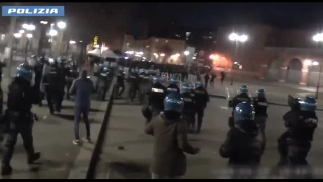 Devastazioni a corteo per Cospito, misure cautelari per 18 anarchici
