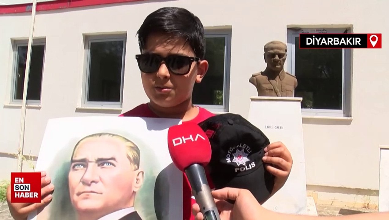 Diyarbakır'da Atatürk büstünü silen Poyraz’a, Atatürk posteri ve polis şapkası