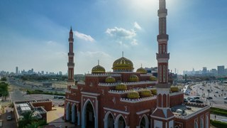 حمدان بن محمد يأمر بمنح الإقامة الذهبية لأئمة المساجد والخطباء والمؤذنين والوعاظ والمفتين والباحثين الدينيين.