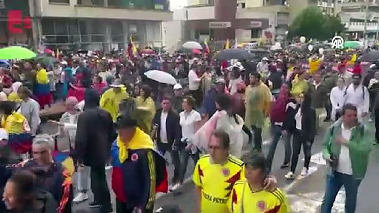 Kolombiya'da binlerce kişi hükümetin politikalarını protesto etti