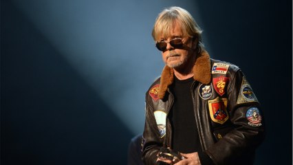 GALA VIDEO - Renaud attaqué, une célèbre animatrice monte au créneau : “Laissez-le chanter !”