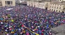 Domingo foi marcado por manifestações em massa contra politica de esquerda na colômbia