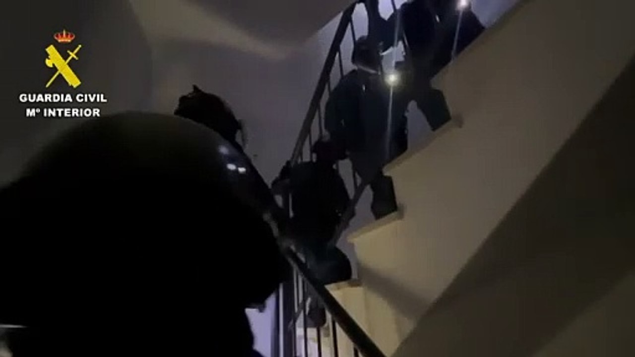 La Guardia Civil ha detenido a tres individuos por la venta de estupefacientes. Les atribuyen, además, una tentativa de homicidio por herir gravemente a otro hombre el día 15 en Bargas