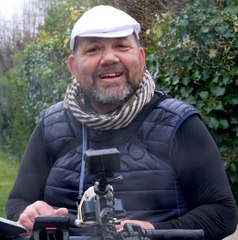 François livre son pain en triporteur dans les villages isolés