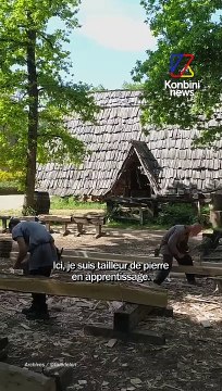Dans les coulisses d'un château construit comme au Moyen-Âge | Reportage