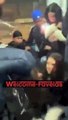 Difende un’anziana da un furto in metro: picchiata dalle borseggiatrici