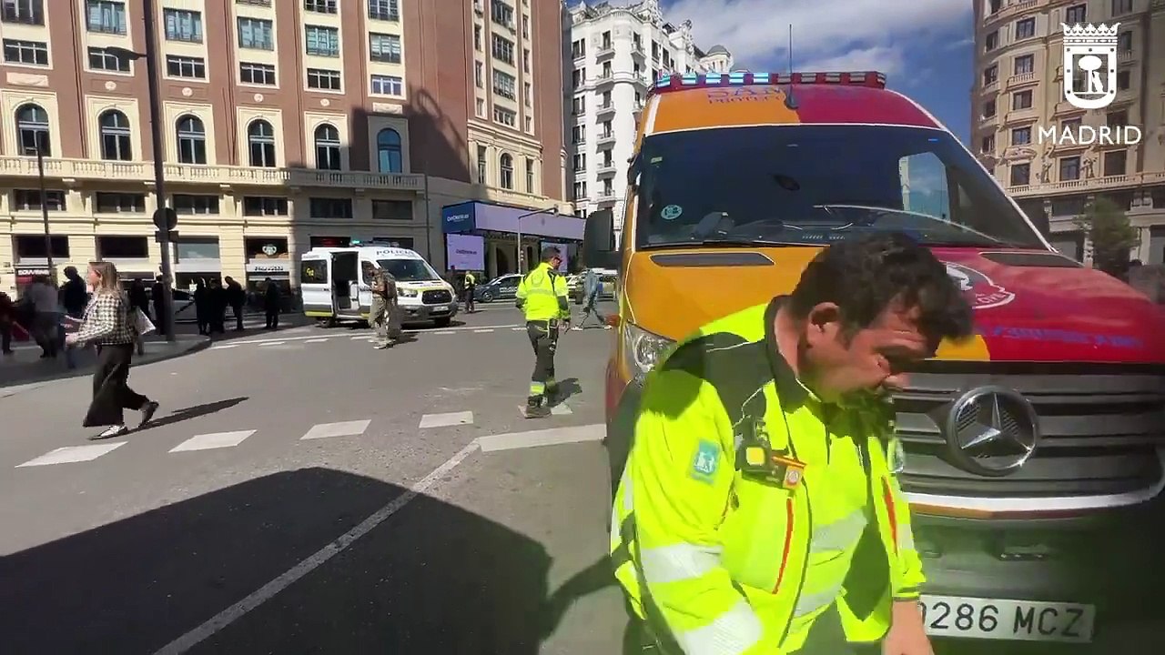 Herida grave una mujer tras ser atropellada por un autobús de la EMT en Callao 