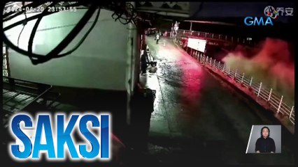 Tulay, nawasak at bumagsak sa ilog dahil sa matinding pag-ulan; kotse, inagos rin ng rumaragasang baha | Saksi