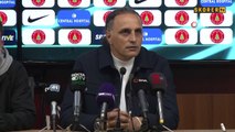 Kocaelispor Teknik Direktörü Mustafa Gürsel’in basın toplantısı müzik yüzünden yarım kaldı