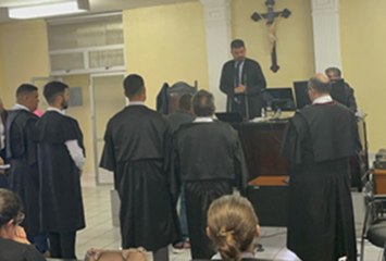 Réu, preso há 2 anos, acusado de homicídio qualificado é absolvido, no Tribunal do Júri, em Cajazeiras