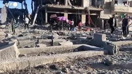 Video herunterladen: Gaza, i palestinesi tra le macerie dopo l'attacco israeliano a Rafah