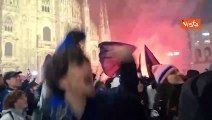 Inter Campione d'Italia, i festeggiamenti al Duomo di Milano tra cori contro il Milan e striscioni