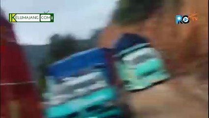 Batu Segede Gajah Tutup Jalur Piket Nol Lumajang