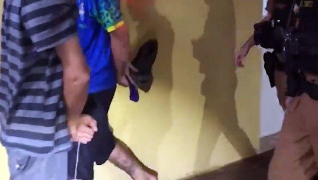 Três homens são presos após utilizarem cartão encontrado no chão em lojas de conveniência