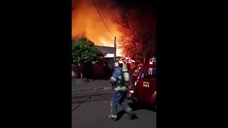 Vídeo mostra casa sendo consumida em incêndio em Goioerê