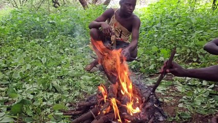 Hadzabe Successfully Hunt Alot of Meat for Breakfast