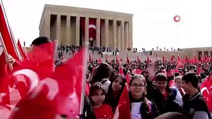 下载视频: TBMM Başkanı Kurtulmuş,23 nisan Ulusal Egemenlik ve çocuk bayramında Anıtkabir'i ziyaret etti