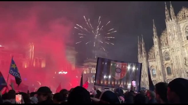 Festa in piazza Duomo a Milano per l'Inter Campione d'Italia