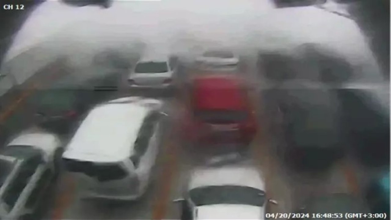 Yalova-Yenikapı seferi sırasında fırtınaya yakalanan feribottan yeni görüntüler