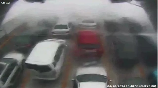 Yalova-Yenikapı seferi sırasında fırtınaya yakalanan feribottan yeni görüntüler