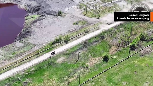 ビデオ：ドローンがウクライナでロシア軍将校を乗せた4x4車両を攻撃