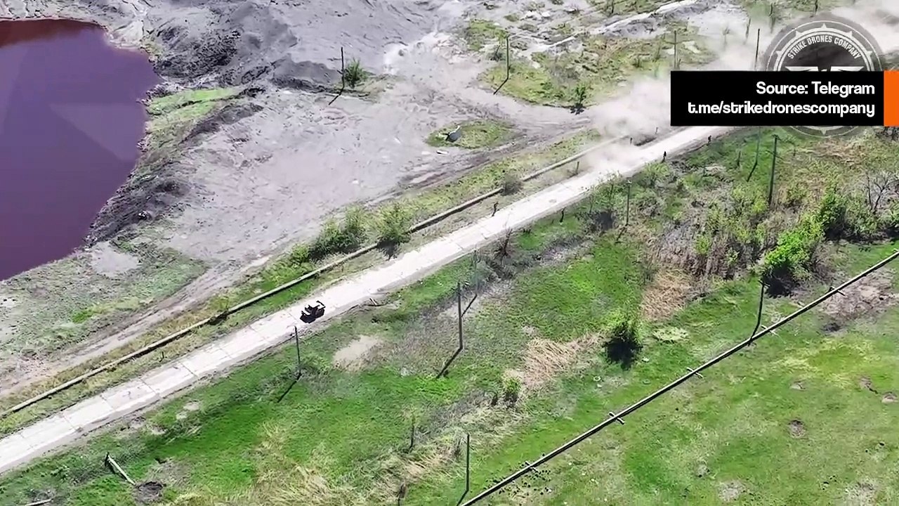 ビデオ：ドローンがウクライナでロシア軍将校を乗せた4x4車両を攻撃