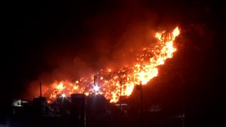 « Nos yeux brûlent » : des fumées toxiques en Inde après l'incendie d'une décharge géante
