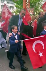 Erdal Beşikçioğlu, çocuklarla söyledi: 'Bu Gün Bayram'