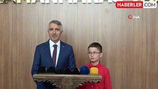 Kahramanmaraş'ın minik valisi: 'Ukrayna ve Filistin'de çocuklar bayramı kutlayamıyor'