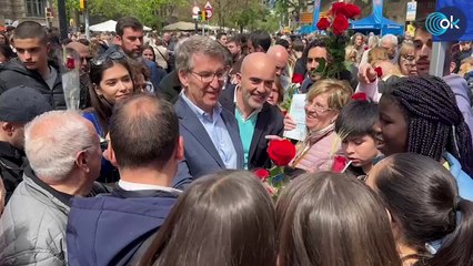 Baño de masas a Feijóo a su llegada a Barcelona