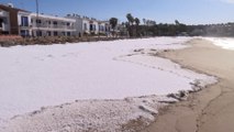 Una fuerte granizada cubre de blanco varias playas de Tarragona