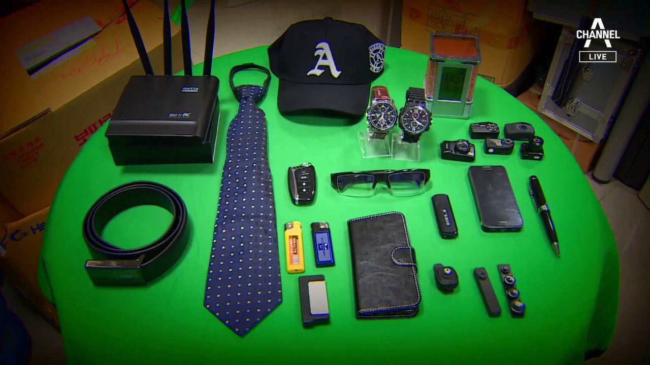 [다시 간다]생수병·단추로 위장…교묘한 초소형 카메라