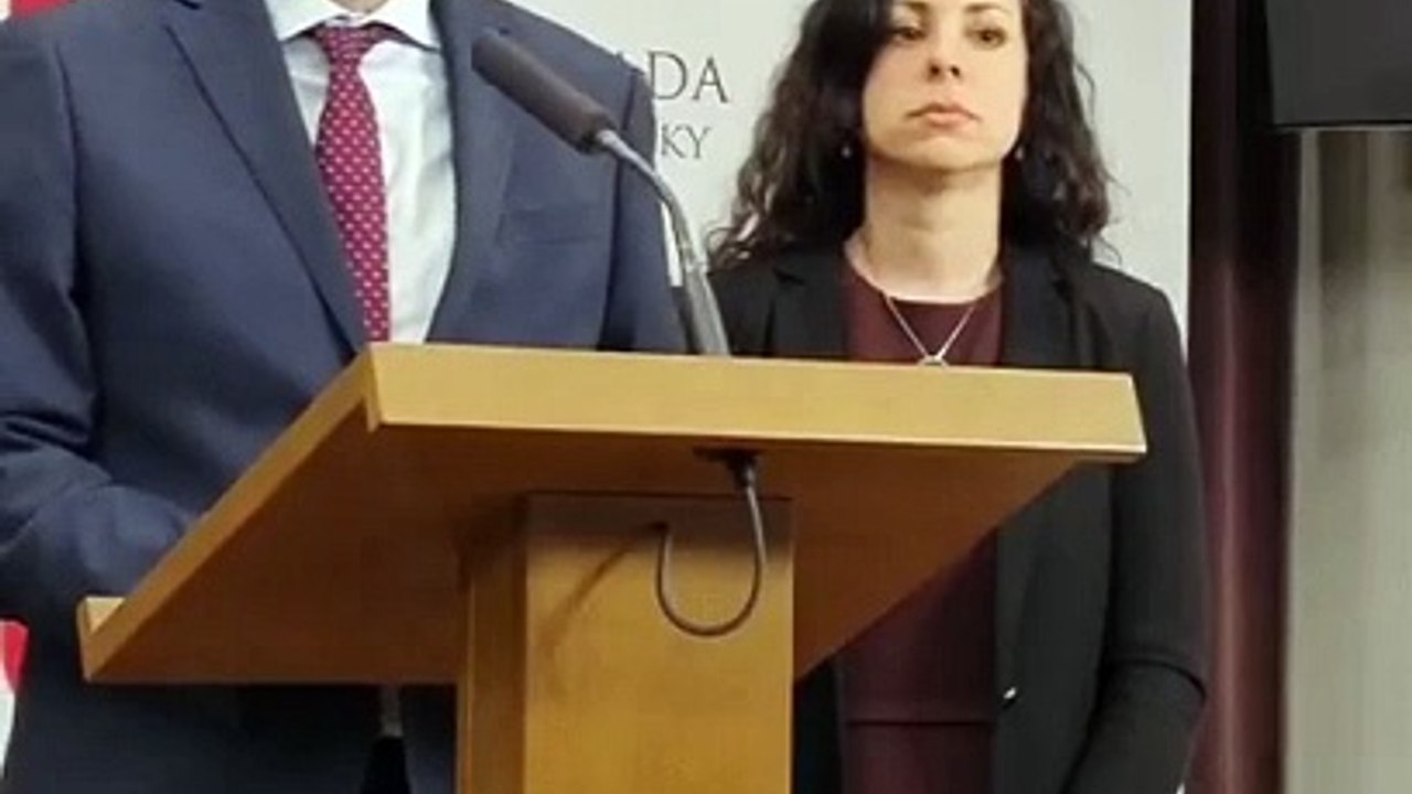 ZÁZNAM: PS vyzýva ministra školstva a vládu zatvoriť reedukačné centrum v Bystričanoch