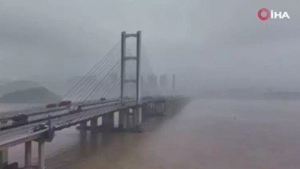 Çin’de kargo gemisi köprüye çarptı: 4 kayıp