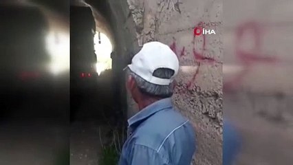 Beton mikseri köprüye sıkıştı!