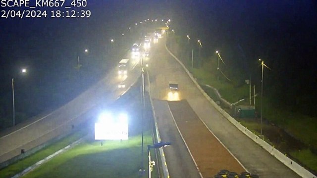 VÍDEO: Em 30 segundos, dois caminhões ficam sem freios e entram em área de escape na BR-376
