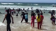 Sfollati di Gaza si concedono una pausa dalla guerra in spiaggia