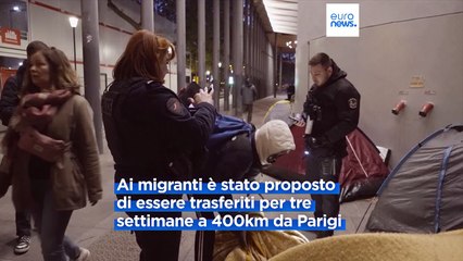 Parigi: la polizia sgombera decine di migranti davanti all'Università Sorbona