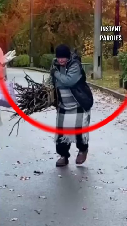 Cette grand mère subit la dureté d’une femme puis reçoit un soutien inattendu