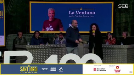 Sheila Blanco y Toni Martínez cantan con el público la canción de Todo por la radio