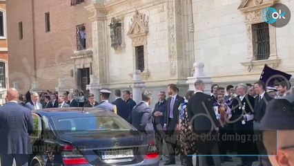 La pose chulesca de Sánchez ante el Rey: en chaqué con las manos en los bolsillos