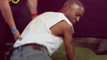 En plein concert à Coachella, le rappeur Kid Cudi saute de scène et se casse le pied