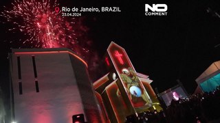 Vestidos de vermelho e branco, milhares de brasileiros celebram o Dia de São Jorge