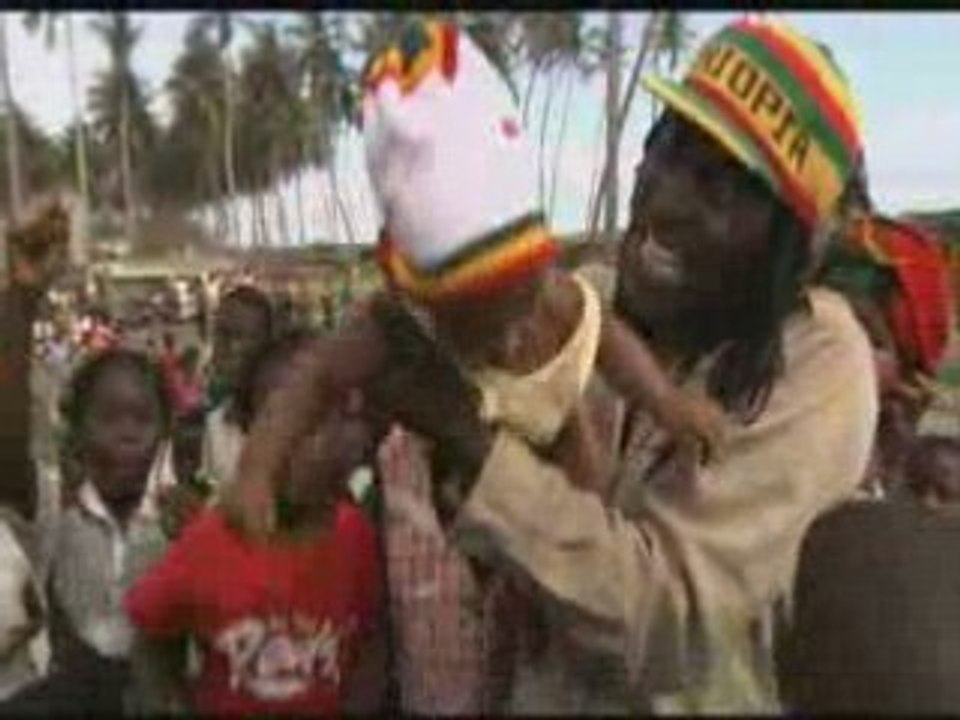Alpha Blondy feat Lester Bilal - Demain t'appartient