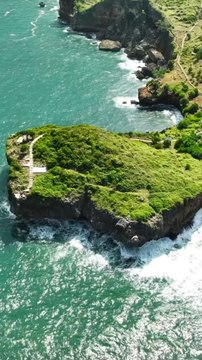 LE PLUS VERDOYANT paysage de Corée du Sud sur L’île Jeju [@bucketlistworldtravel]