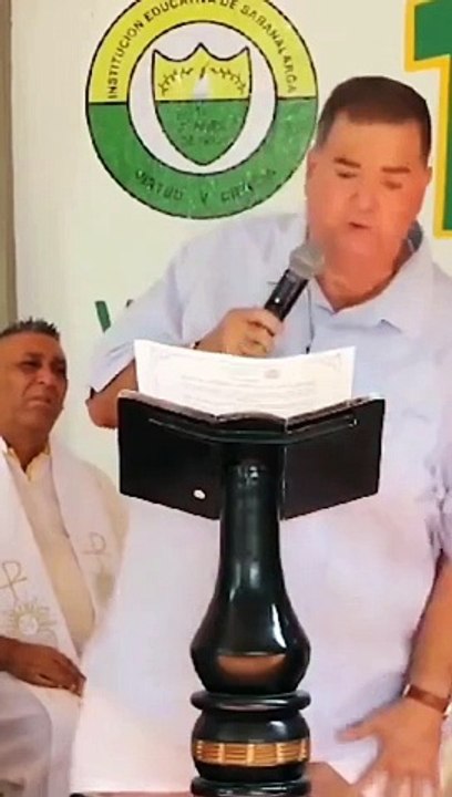 Autarca colombiano perde as calças durante discurso